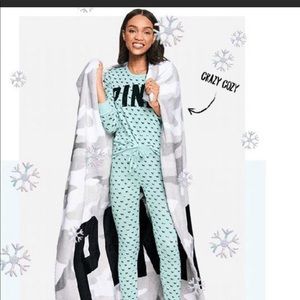 VS PINK Soft Camo blanket NIP